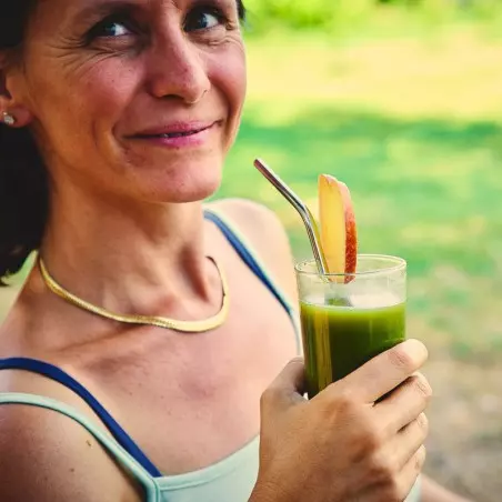 biologisch gedehydrateerd gerstegras sap, een drank met meerdere voordelen om van te genieten