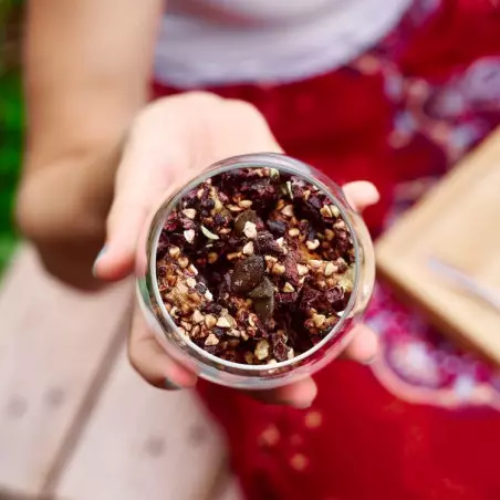 Schokoladen-Granola mit rohem Kakao, Buchweizen und knusprigem Durian