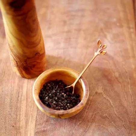 wild black pepper from Madagascar in whole grains for grinding spices