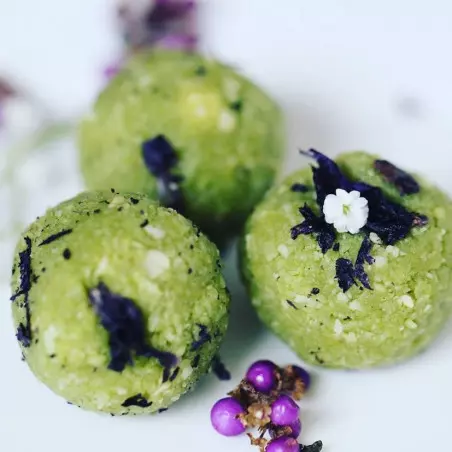 vegan and raw matcha energy ball