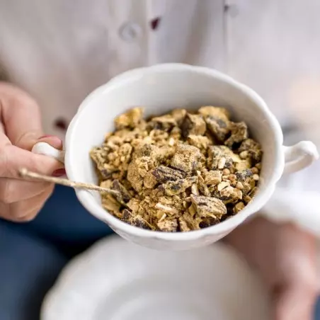 muesli cru com amoras e rosa mosqueta, bio, saudável, pequeno-almoço equilibrado