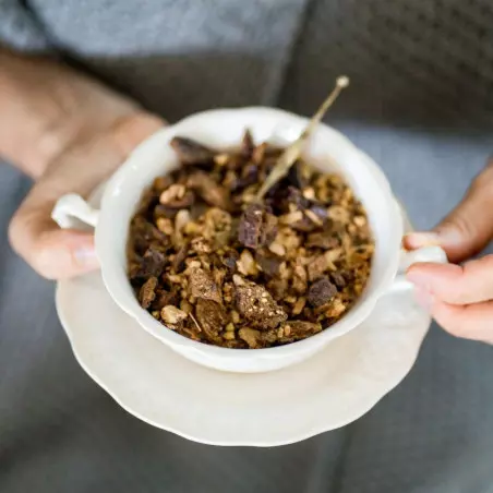 muesli met rauwe cacao, biologisch, gezond, uitgebalanceerd ontbijt