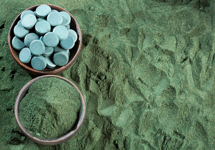 spiruline en poudre et comprimés 