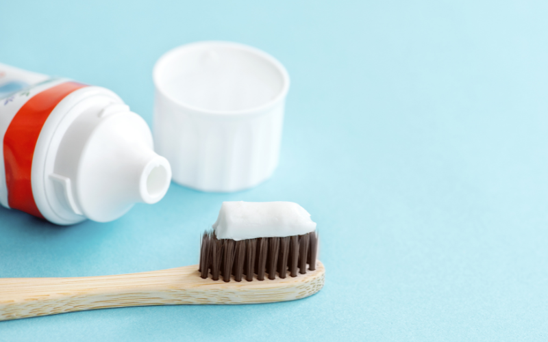 Recettes faciles pour préparer votre dentifrice maison naturel